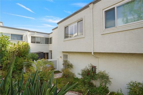 i-18501 Mayall St, Northridge, CA, 91324 | Card Image