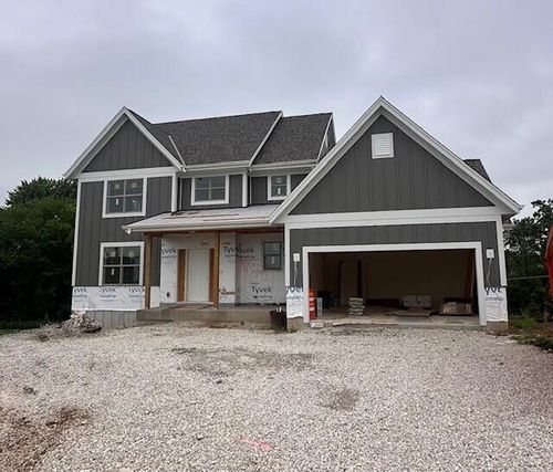 1925472 Red Crown Ln, Menomonee Falls, WI, 53051-1684 | Card Image