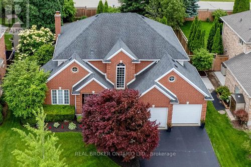 19 Pioneer Tower Crescent, Kitchener, ON, N2P2L2 | Card Image