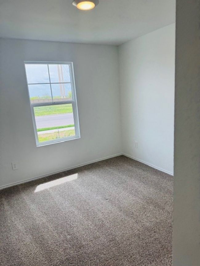 425 Frogmore Loop, House other with 4 bedrooms, 3 bathrooms and 2 parking in Uhland TX | Image 6