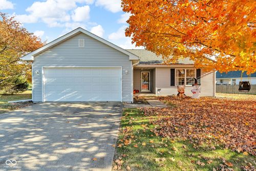 121 Woodhaven Dr, Greencastle, IN, 46135-2286 | Card Image