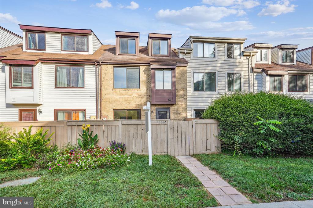 Forest View Pl, Montgomery Village, MD 20886