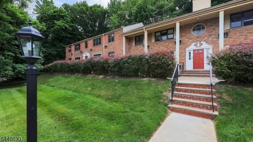 4-37 Sandra Cir, Westfield, NJ, 07090-1184 | Card Image