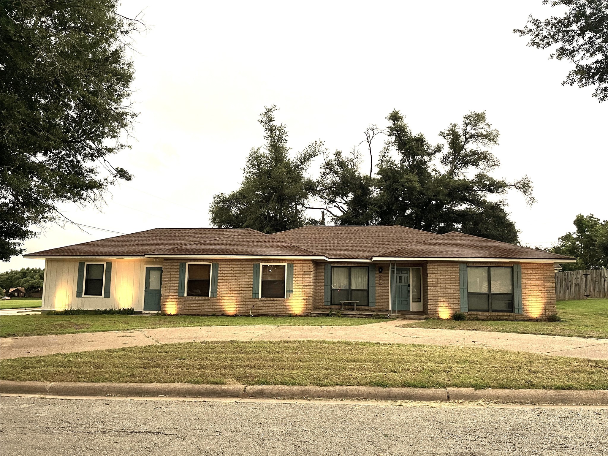 Mistletoe Ln, Rockdale, TX 76567