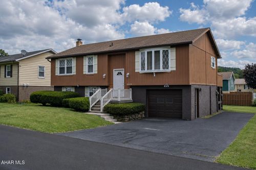 5023 Broad Ave, Altoona, PA, 16601-1117 | Card Image