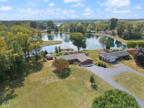 2207 W Robin Rd, Scottsburg, IN, 47170-6858 | Card Image