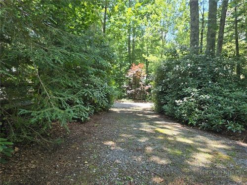 449 Windridge Rd, Newland, NC, 28657-8145 | Card Image
