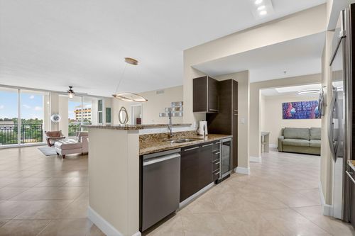 apt-423-550 Okeechobee Blvd, West Palm Beach, FL, 33401-6319 | Card Image