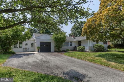 390 Greendale Rd, YORK, PA, 17403-4636 | Card Image