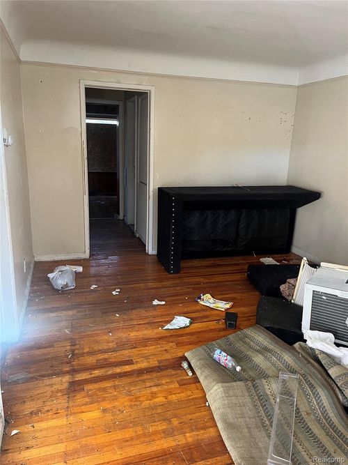 16209 Tacoma St, Detroit, MI, 48205-2048 | Card Image