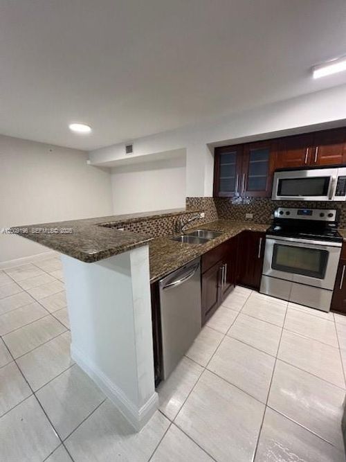 101-520 Sw 111th Ave, Pembroke Pines, FL, 33025-6944 | Card Image