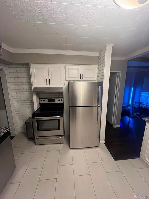 3268 Prairie Ave, Royal Oak, MI, 48073-6576 | Card Image