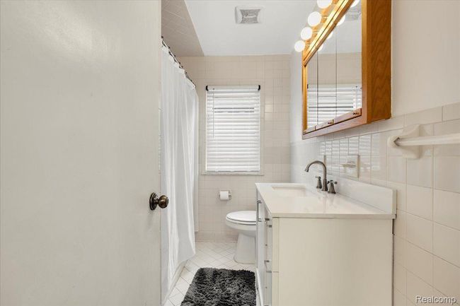 700 Silman St, House other with 3 bedrooms, 2 bathrooms and null parking in Ferndale MI | Image 8