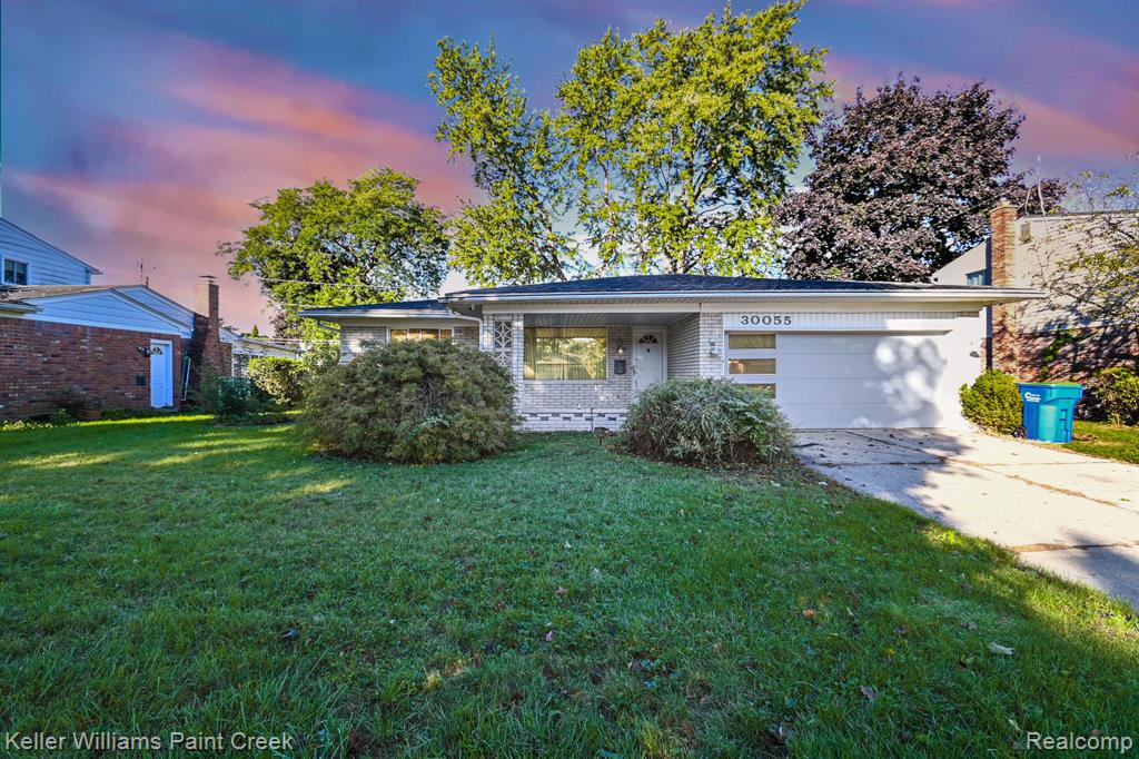 Woodhouse Dr, Warren, MI 48092