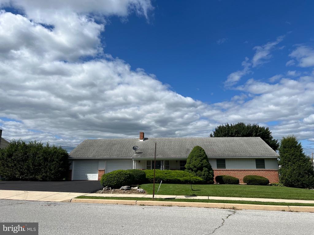 Lyman Ave, Womelsdorf, PA 19567