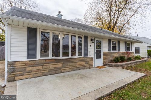 5 S Walnut Cir, WEST BERLIN, NJ, 08091-3708 | Card Image