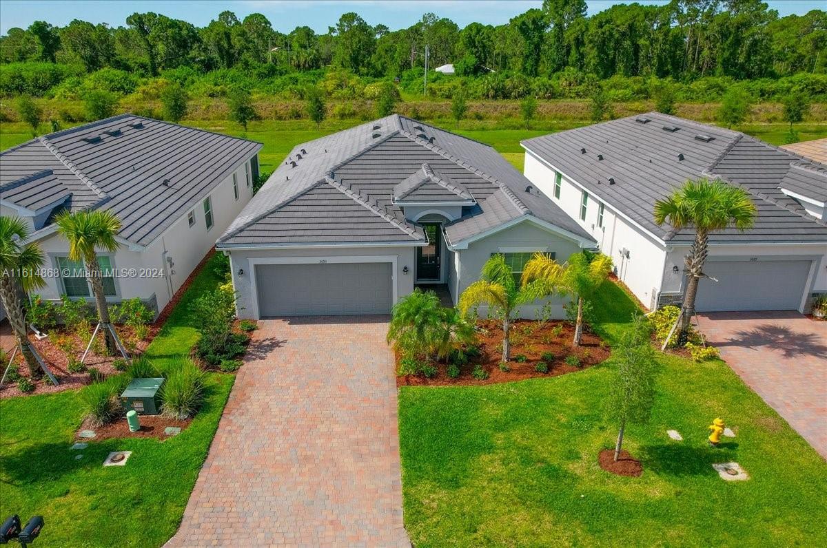Passion Vine Dr, Alva, FL 33920
