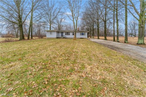 944 Mcdonald Ave, Mc Donald, OH, 44437-1323 | Card Image