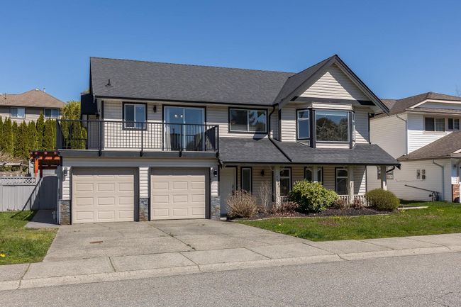 35449 Calgary Avenue, House other with 4 bedrooms, 3 bathrooms and 6 parking in Abbotsford BC | Image 2