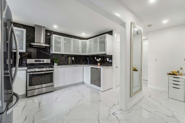 273 E 13 Th St, House other with 5 bedrooms, 3 bathrooms and 5 parking in Hamilton ON | Image 17