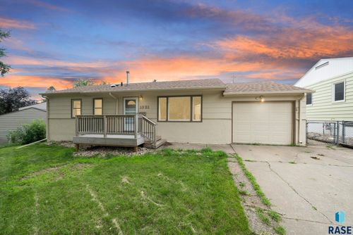 1321 S Churchill Ave, Sioux Falls, SD, 57103-3546 | Card Image