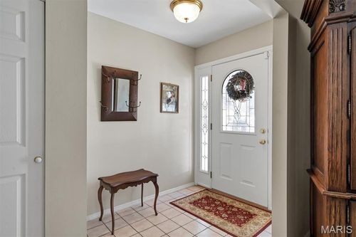 902 Rusticmanor Cir, Ballwin, MO, 63011-3619 | Card Image