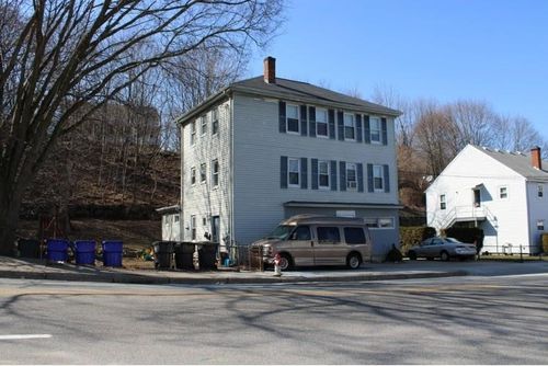 744 Providence St, West Warwick, RI, 02893-1560 | Card Image