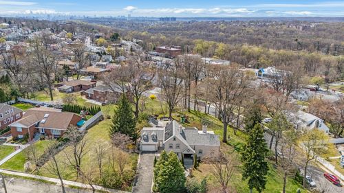 191 Dunwoodie St, Yonkers, NY, 10704-1835 | Card Image