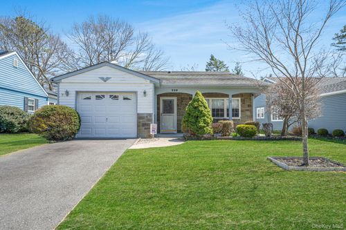 259 Edinburgh Drive, Brookhaven, NY, 11961 | Card Image
