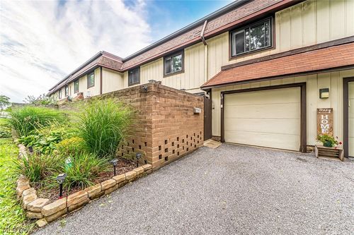 e15-9956 Johnnycake Ridge Rd, Concord Township, OH, 44077-2188 | Card Image