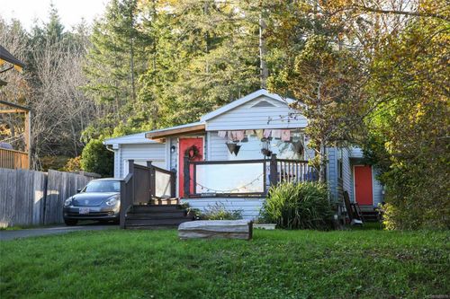 5557 Horne St, Union Bay, BC, V0R3B0 | Card Image