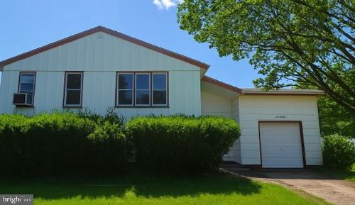 13 Kingsbridge Dr, Burlington, NJ, 08016-2275 | Card Image