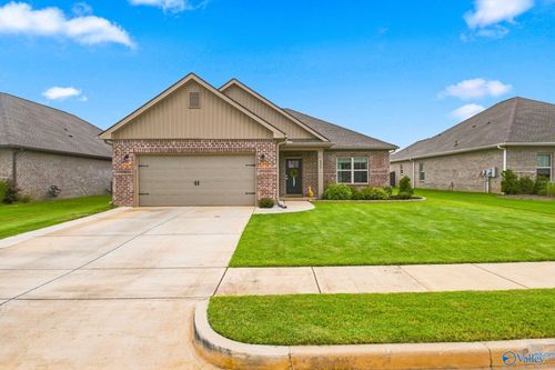 6032 Margie Collins Dr, Owens Cross Roads, AL, 35763-4819 | Card Image