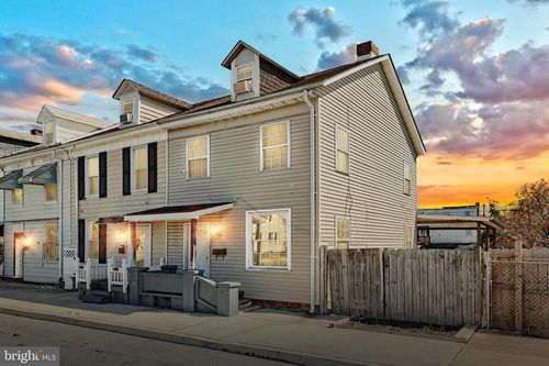 744 Wallace St, YORK, PA, 17403-1337 | Card Image