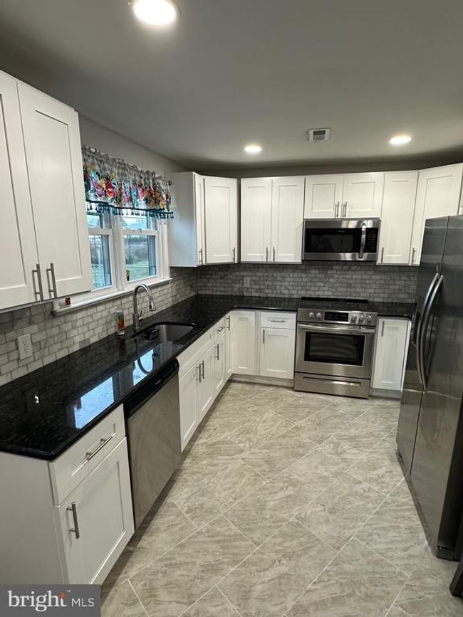 901 Fairview Ave, House other with 4 bedrooms, 3 bathrooms and null parking in BRISTOL PA | Image 4