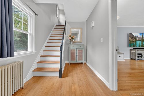 11 Oak Rd, New City, NY, 10956-1715 | Card Image