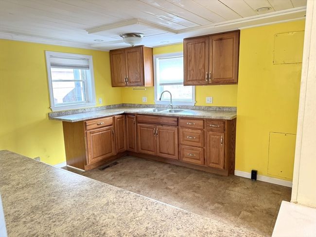 7 Stanton Ave, House other with 4 bedrooms, 1 bathrooms and 2 parking in Huntington MA | Image 5