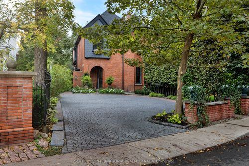 34 South Dr, Toronto, ON, M4W1R1 | Card Image