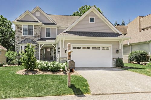 7499 Creekview Trl, Chagrin Falls, OH, 44023-2136 | Card Image