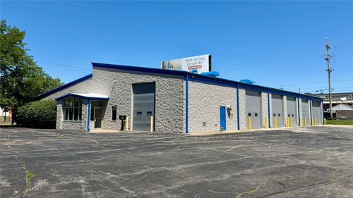 1213 Veshecco Dr, Erie, PA, 16501-1570 | Card Image