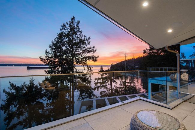 4580 Marine Drive, House other with 5 bedrooms, 5 bathrooms and 5 parking in West Vancouver BC | Image 37