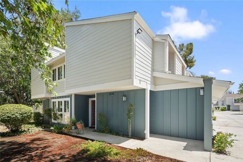 1-18241 Andrea Cir N, Northridge, CA, 91325-1145 | Card Image