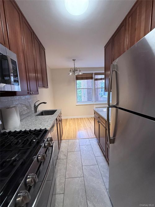 apt-4p-1133 Midland Ave, Yonkers, NY, 10708-6449 | Card Image