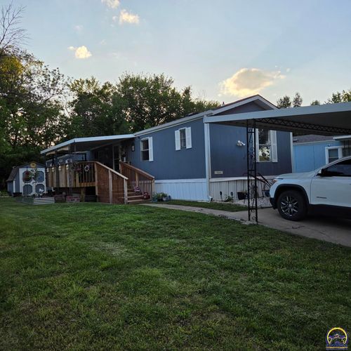 133 Se Willow Way, Topeka, KS, 66609 | Card Image