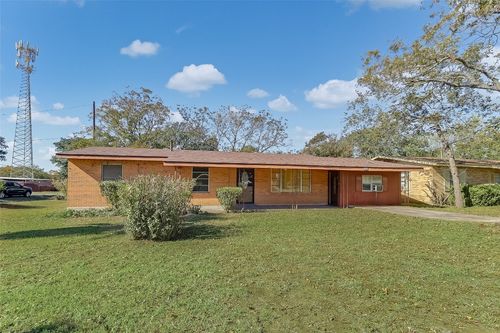 1012 N Water St, Burnet, TX, 78611-1322 | Card Image