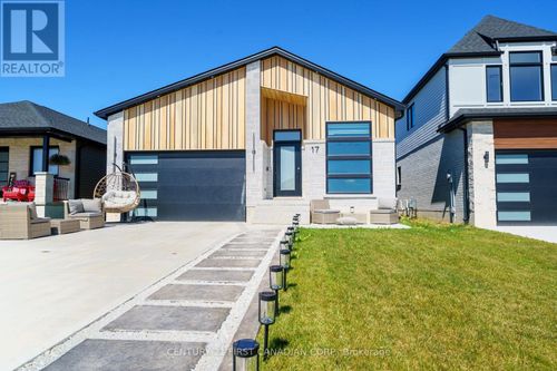 17 Sheldabren St, Ailsa Craig, ON, N0M1A0 | Card Image