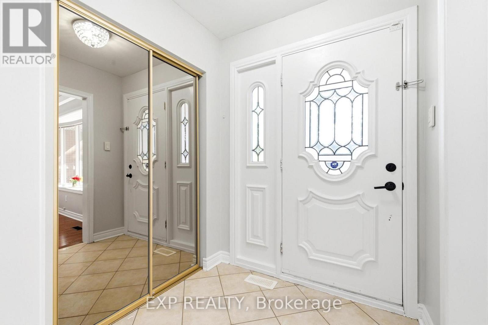 Residential Lease in Mississauga (Mississauga Valleys) 3