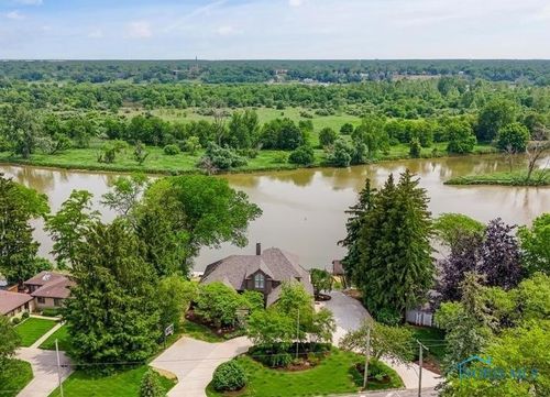 916 River Rd, Maumee, OH, 43537-3459 | Card Image