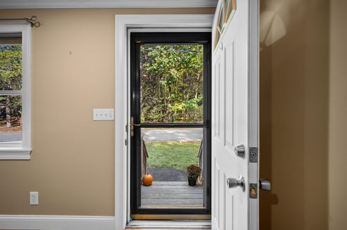 46 Beech Hill Rd, Exeter, NH, 03833-4503 | Card Image