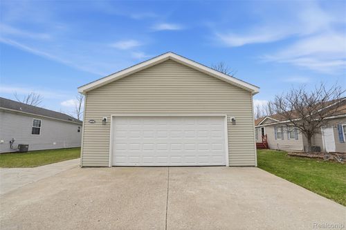 16208 Derby Cir, Holly, MI, 48442-9639 | Card Image